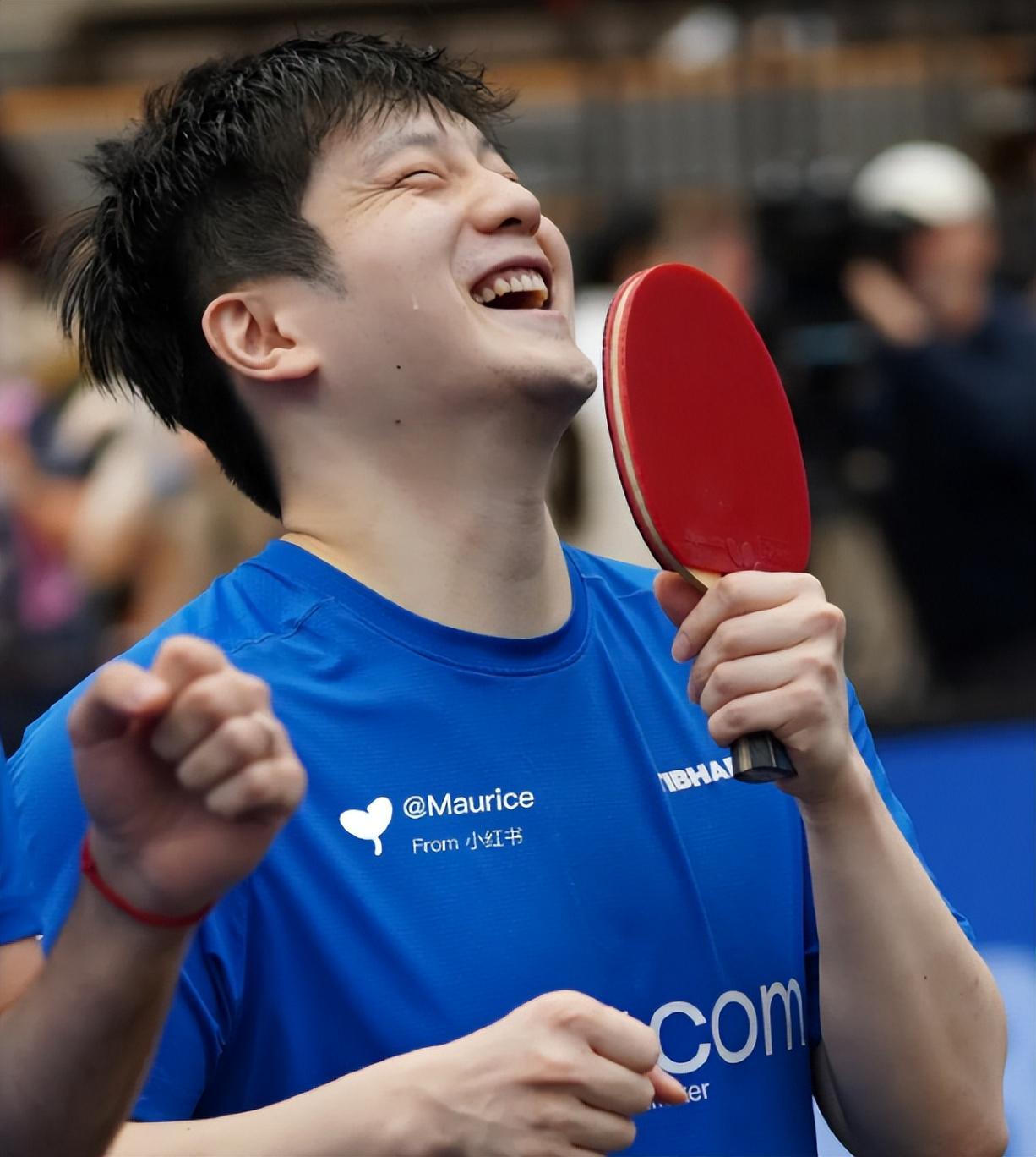 天博体育-发自内心大笑！樊振东在德甲打球身心愉悦 与领事合影后相谈甚欢